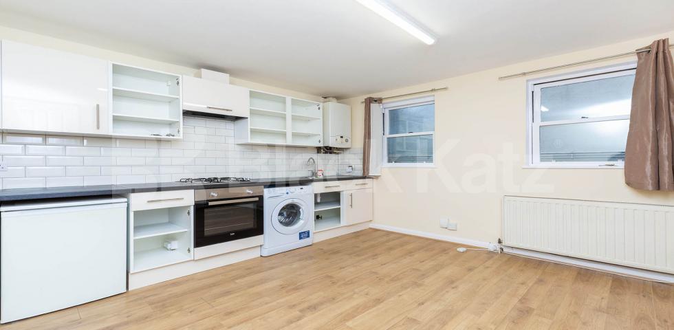 			LOCATION LOCATION LOCATION !!!, 1 Bedroom, 1 bath, 1 reception Flat			 Swan Yard, ISLINGTON N1